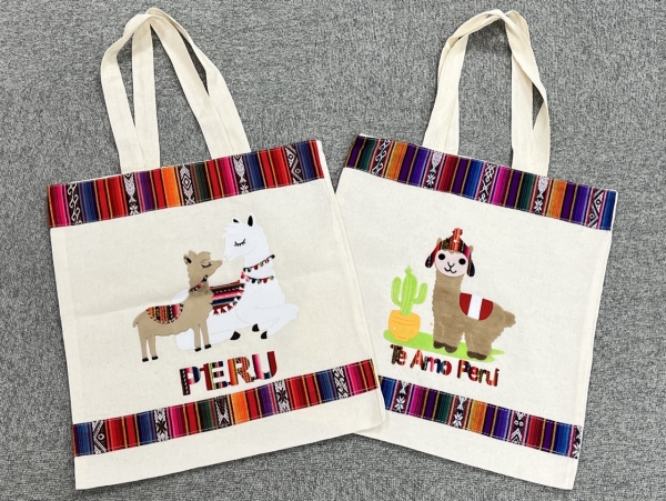 ヤン気まロケ土産：ペルー直輸入「アルパカ柄のトートバッグ」