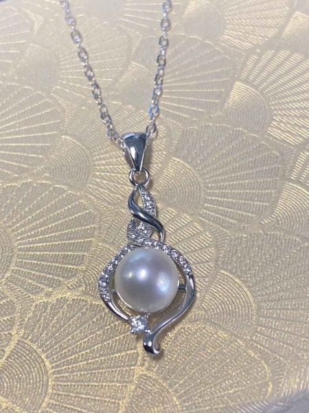 FINEから６月の誕生石「真珠のネックレス」をプレゼント！